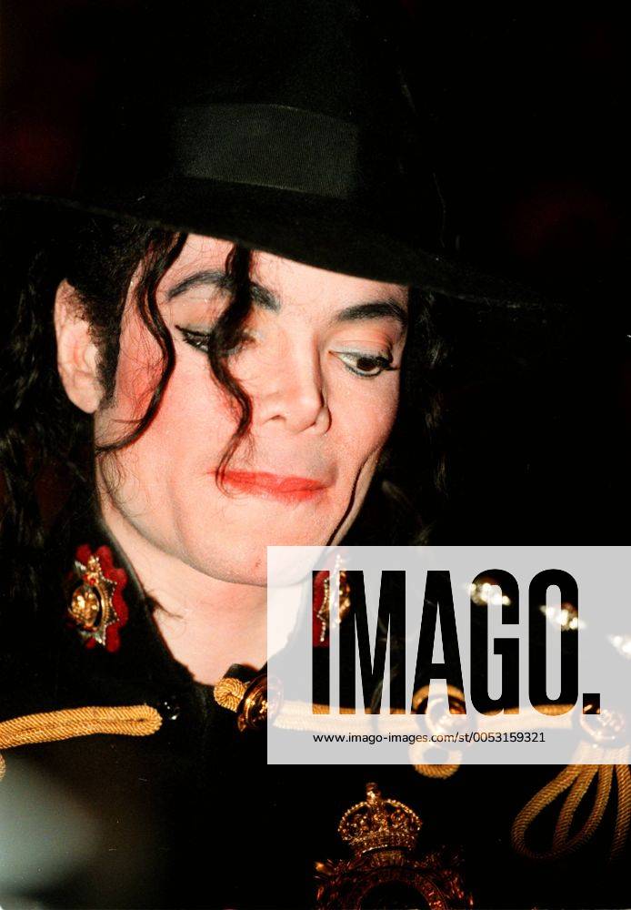 Sänger Michael Jackson während eines Konzerts in Warschau - (EN00249067230)