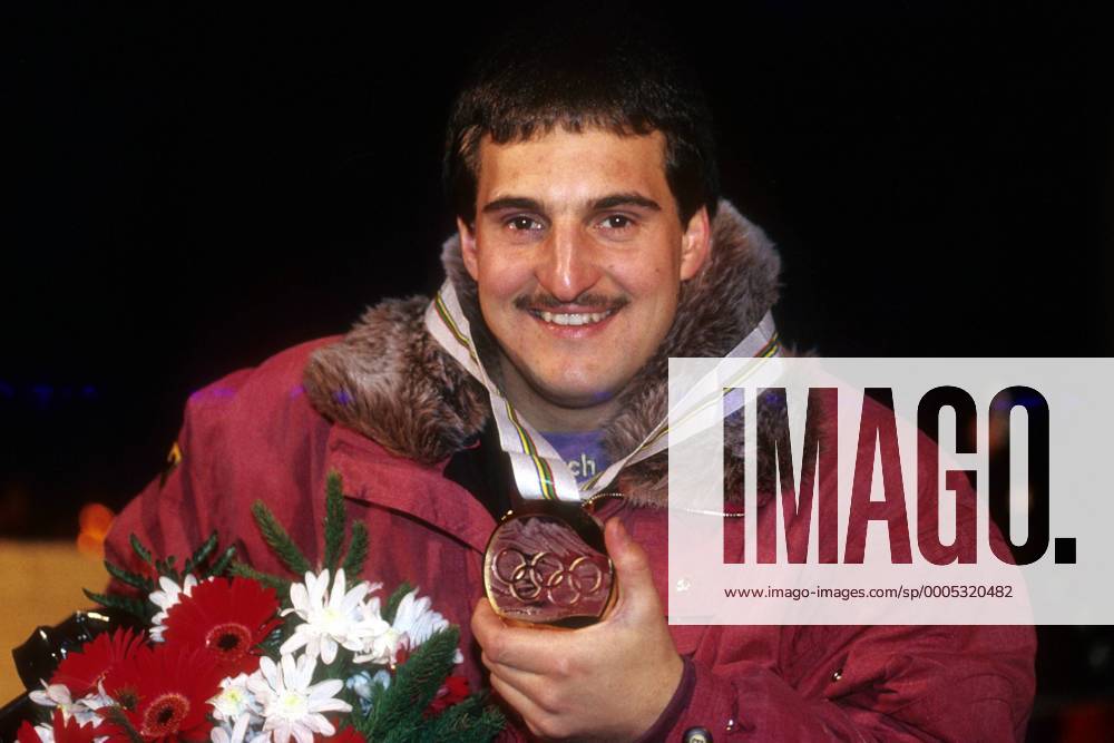 Georg Hackl (Deutschland) ist Olympiasieger 1992 in Albertville Rennrodeln OS Winter Herren Olympische Spiele 1992, Winterspiele Albertville, La Plagne Begeisterung, Freude,