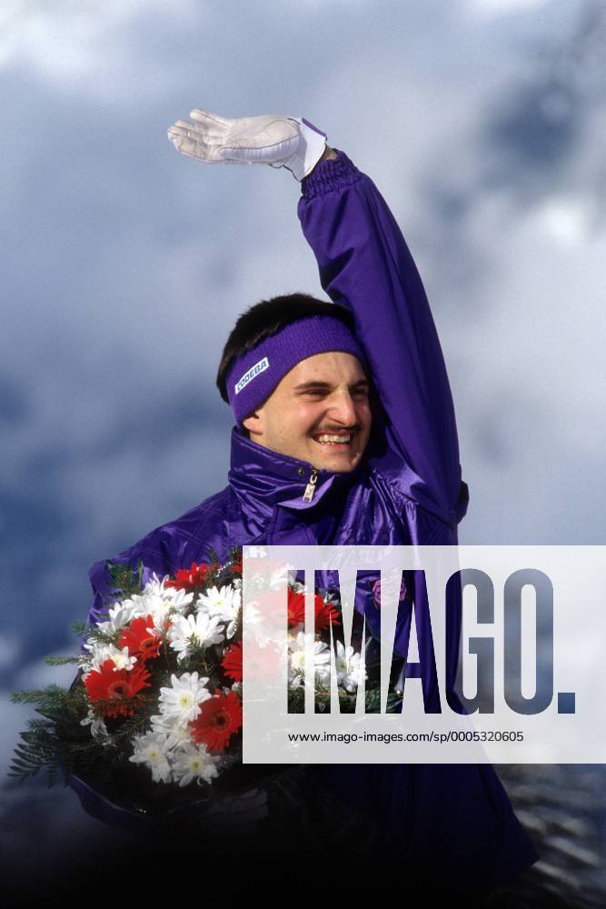Georg Hackl (Deutschland) ist Olympiasieger 1992 Rennrodeln OS Winter Herren Olympische Spiele 1992, Winterspiele Einzelbild Albertville, La Plagne Begeisterung, Freude,