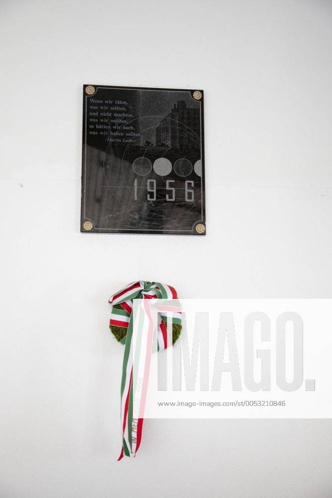 Gedenktafel für die Opfer des Volksaufstandes 1956 im deutschsprachigen Gymnasium von Pecs - Ungarn