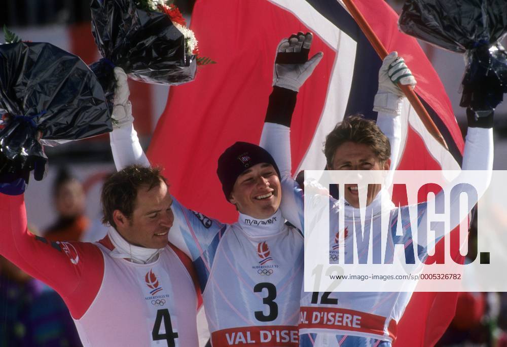 Siegerehrung Super G Olympische Spiele 1992: Olympiasieger Kjetil Andre Aamodt (Norwegen, Mitte) zwischen Marc Girardelli (Luxemburg, li.) und Jan Einar Thorsen (Norwegen) Alpiner Skilauf OS Winter Herren Olympische Spiele Albertville 1992, Winterspiele, Super G o00 Ski Gruppe Val d Isere, dIsere Freude,