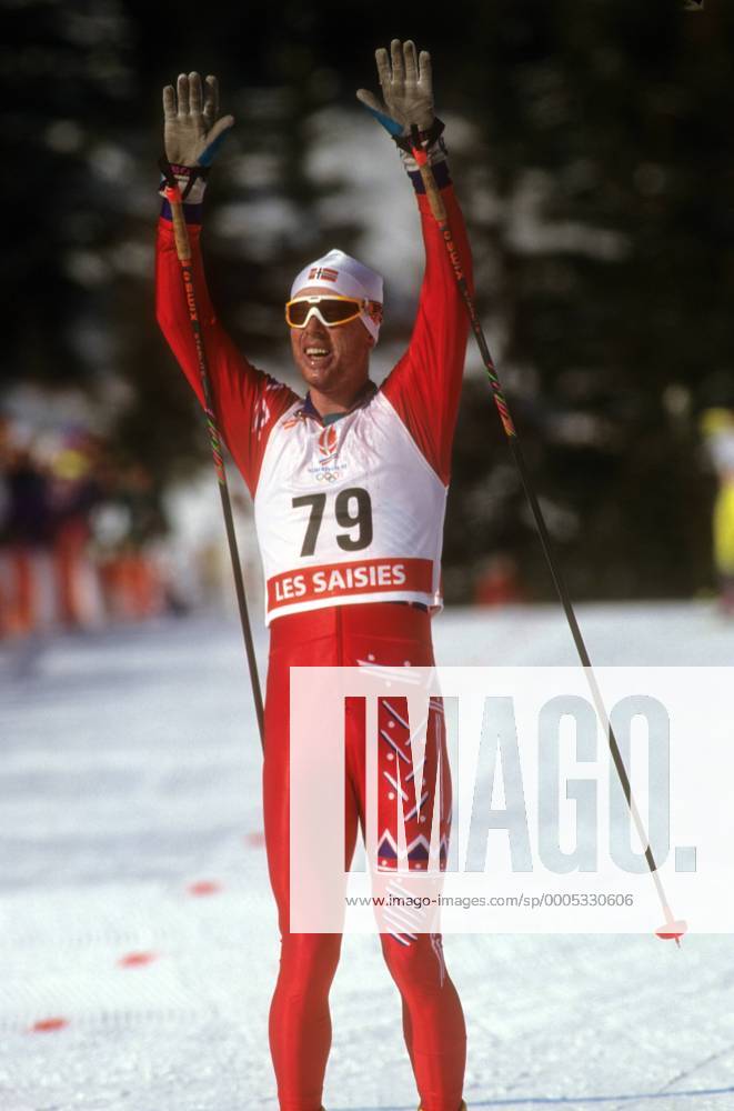 Björn Dählie (Norwegen) jubelt, er ist Olympiasieger über die 50km der Olympischen Spiele Albertville 1992 Nordischer Skilauf OS Winter Herren Olympische Spiele Albertville 1992, Winterspiele, Ski Nordisch, Skisport, Langlauf Einzelbild Les Saisies Freude, Begeisterung,