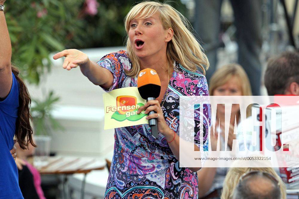 ZDF - Fernsehgarten. Fernsehmoderatorin Andrea Kiewel während des ZDF - Fernsehgartens am 06.09.2009 live aus Mainz.