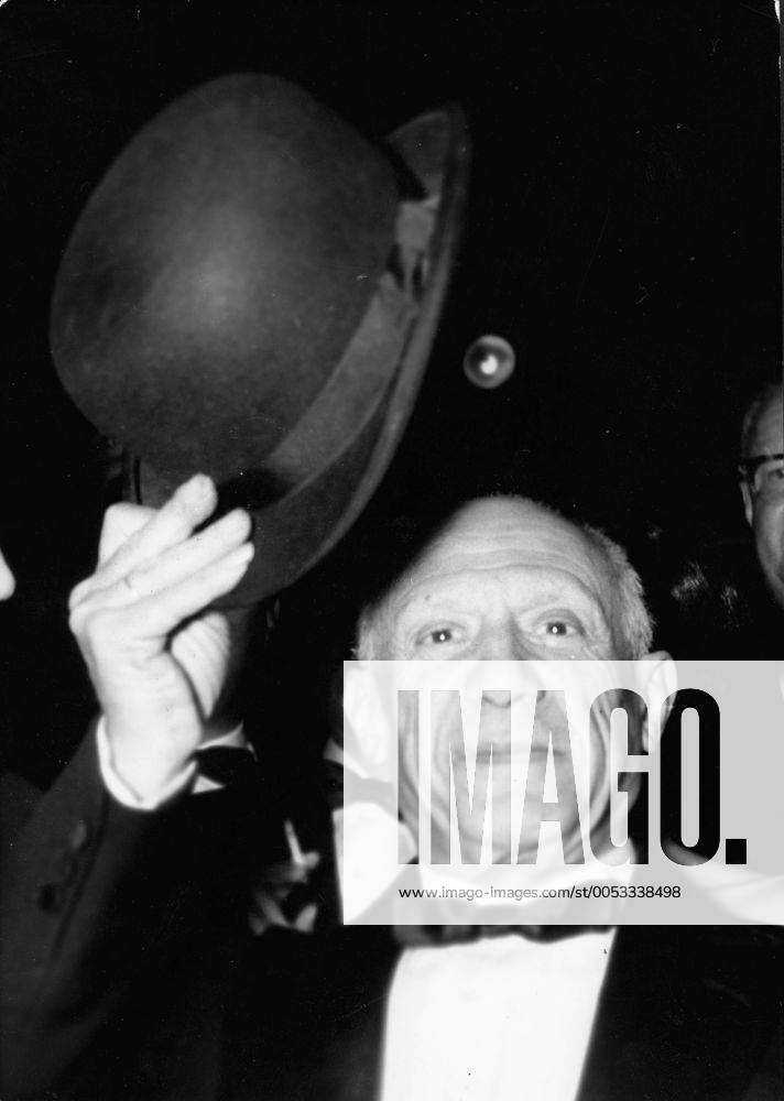 Nov 11, 1950; Paris, FRANCE; Artist PABLO PICASSO at the Cannes Film Festival to see Picasso s Mystery by Frenchman GEORGE-HENRI CLOUZOT. Pablo agreed to wear for the the first time in many years, a dinner jacket and bowler hat. Paris FRANCE - ZUMAk09