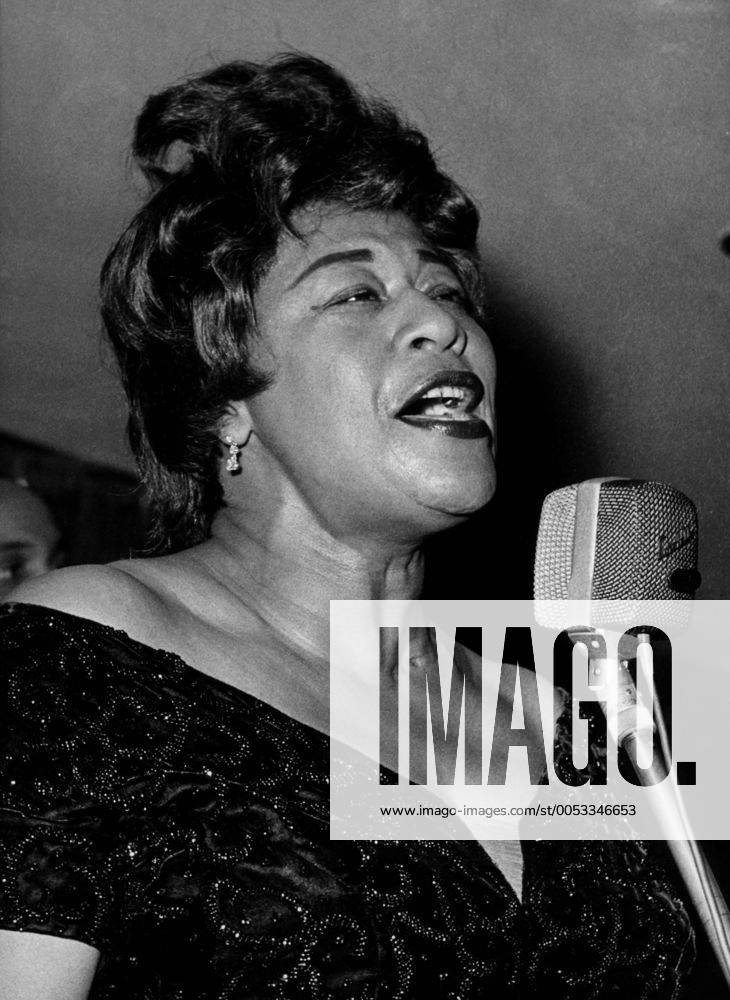 IMAGO ICONS: Ella Fitzgerald Feb 17, 1962; Munich, Germany; Singer ELLA FITZGERALD perfroms at the Bal Pare at the Hotel Bayerischer. Munich Germany - ZUMAk09