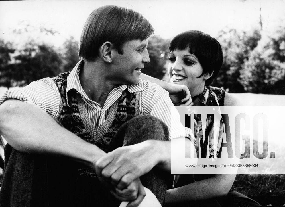 OSCARS. Beste Hauptdarstellerin. Preisträgerinnen 1971-1980 Jul 08, 1971; Berlin, GERMANY; Singer LIZA MINNELLI daughter of Judy Garland and Director Vincente Minnelli, with MICHAEL YORK shooting the film Cabaret . Berlin GERMANY - ZUMAk09