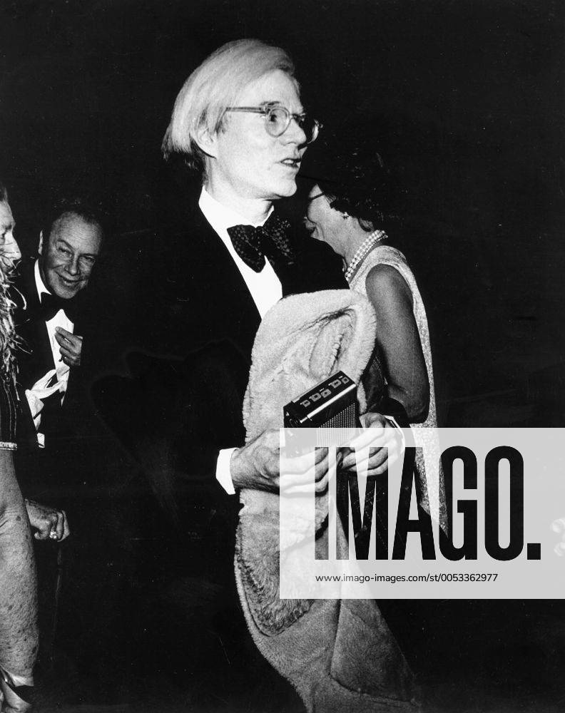 Nov 14, 1980; Bonn, Germany; American artist ANDY WARHOL (8 6 1928-02 22 1987) was a painter, film-maker, publisher, and a major icon of the pop art movement. Bonn Germany - ZUMAk09