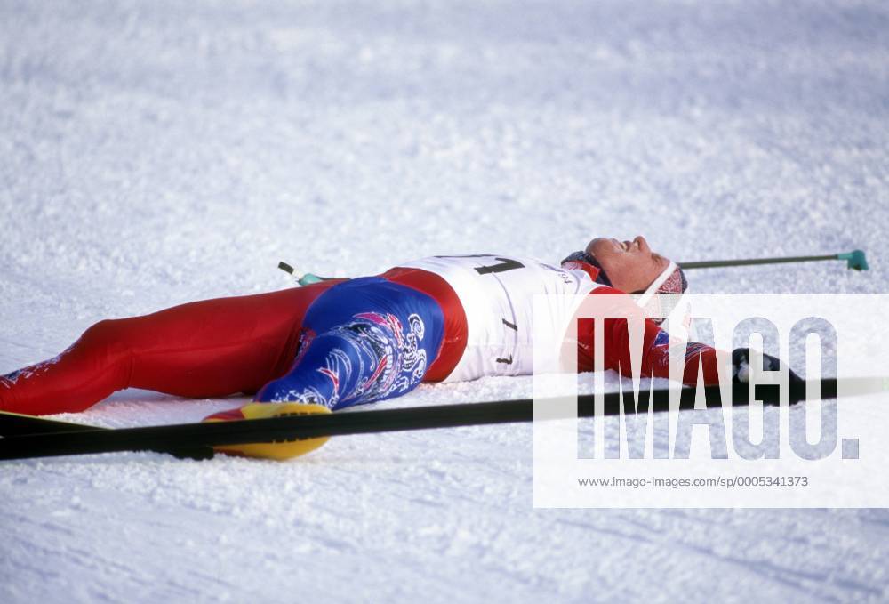 Björn Dählie (NOR) erschöpft nach den 10km im Langlauf bei den Olympischen Winterspielen 1994 Nordischer Skilauf OS Winter Herren Olympische Winterspiele, Olympia, Spiele, Ski Nordisch, Skisport 1994, Einzelbild Lillehammer