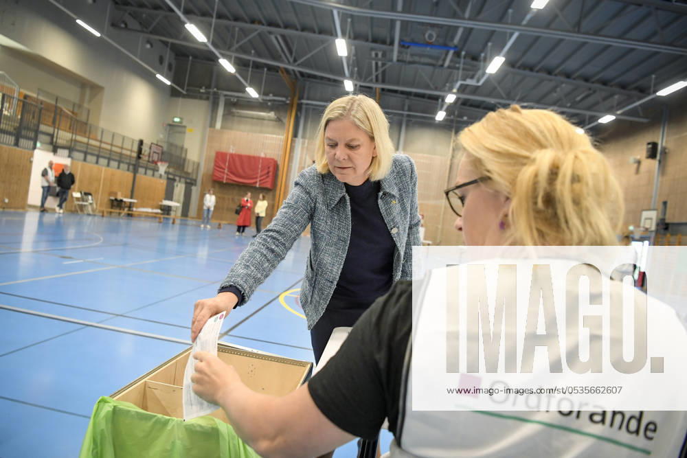 STOCKHOLM, SWEDEN 20240609 Social Democrats party leader Magdalena Andersson votes in the European Parliament election in Skuru sports hall in Nacka, Stockholm, Sweden, on June 9, 2024 STOCKHOLM SWEDEN