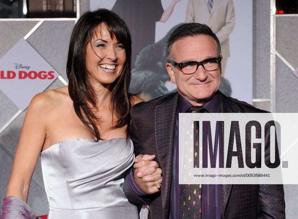 Actor Robin Williams attends the premiere of his new motion picture comedy Old Dogs , with Susan Schneider, at the El Capitan Theatre in the Hollywood section of Los Angeles on November 9, 2009. LAP2009110910