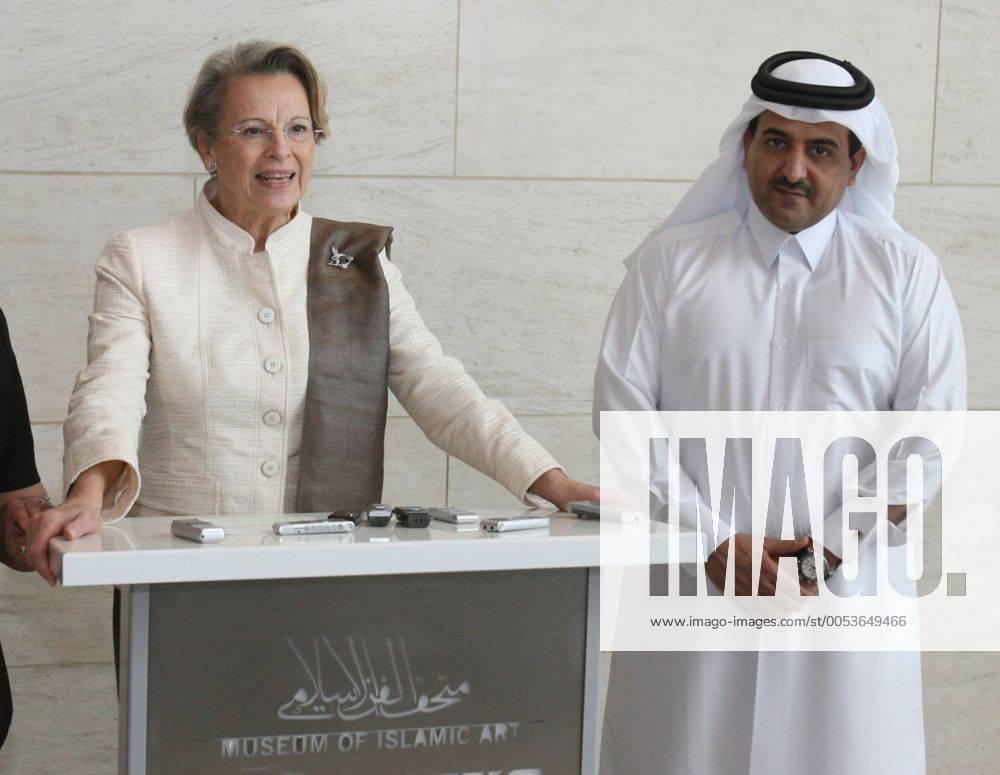 (091207) -- DOHA, Dec. 7, 2009 (Xinhua) -- French Justice Minister Michele Alliot-Marie(L) speaks as Dr. Ali bin Fetais Al-Marri, Attorney General of the State of Qatar, looks on in a press conference at the Museum of Islamic Art, Doha, Qatar, on Dec. 6, 2009. (Xinhua Maneesh Bakshi) (clq) (2)QATAR-DOHA-FRANCE-VISIT