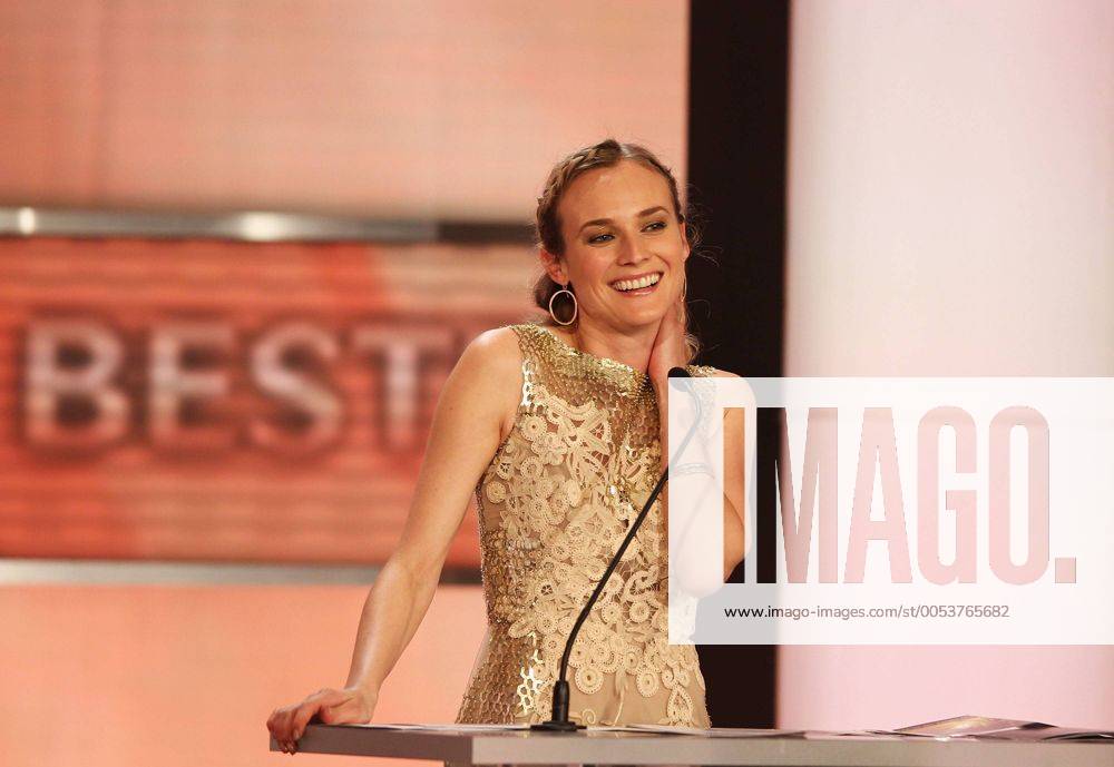 Schauspielerin Diane Kruger erhält die Goldene Kamera als beste Schauspielerin international - Verleihung der 45. Goldenen Kamera 2010 in Berlin