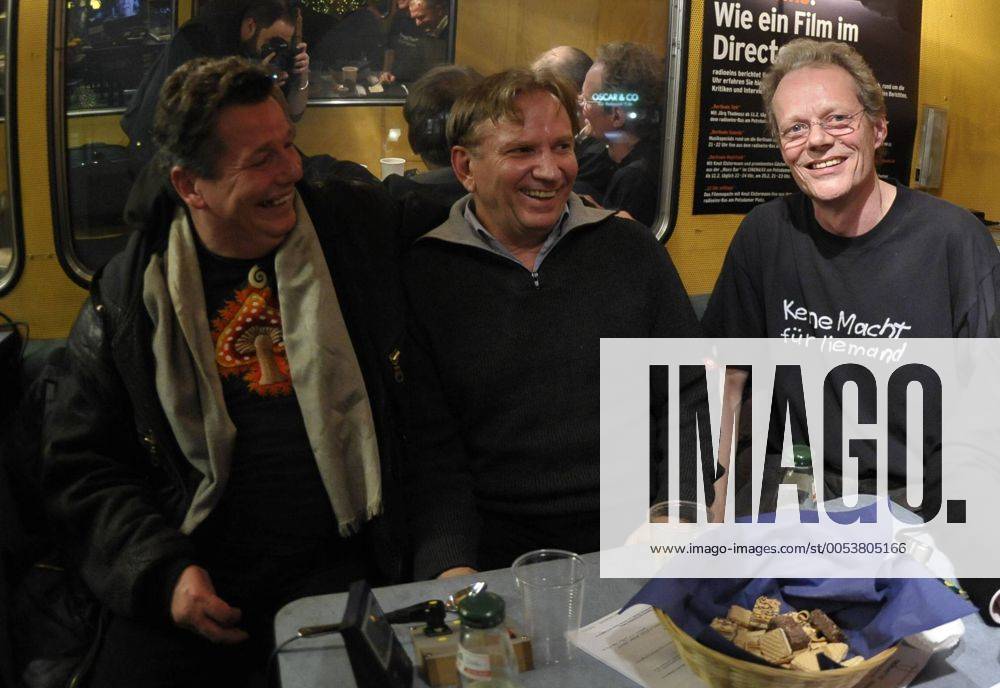 Musiker von Ton, Steine, Scherben zu Gast im RadioEins-Bus am Rande der 60. Internationalen Filmfestspiele in Berlin