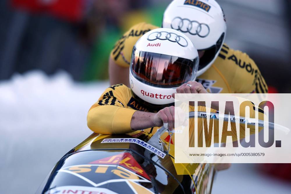 BOBSPORT - FIBT EM Innsbruck Igls INNSBRUCK,AUSTRIA,23.JAN.09 - DIVERS, BOB - FIBT Europameisterschaften Innsbruck Igls, Zweierbob der Herren. Bild zeigt Beat Hefti und Thomas Lamparter (SUI) beim Start.