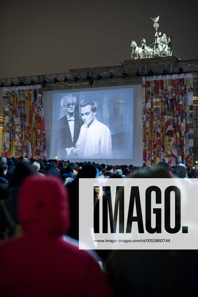 Premiere der restaurierten Originalfassung von Fritz Langs Metropolis während der Berlinale 2010 am Brandenburger Tor, Berlin, Deutschland, Europa ibloha01463336
