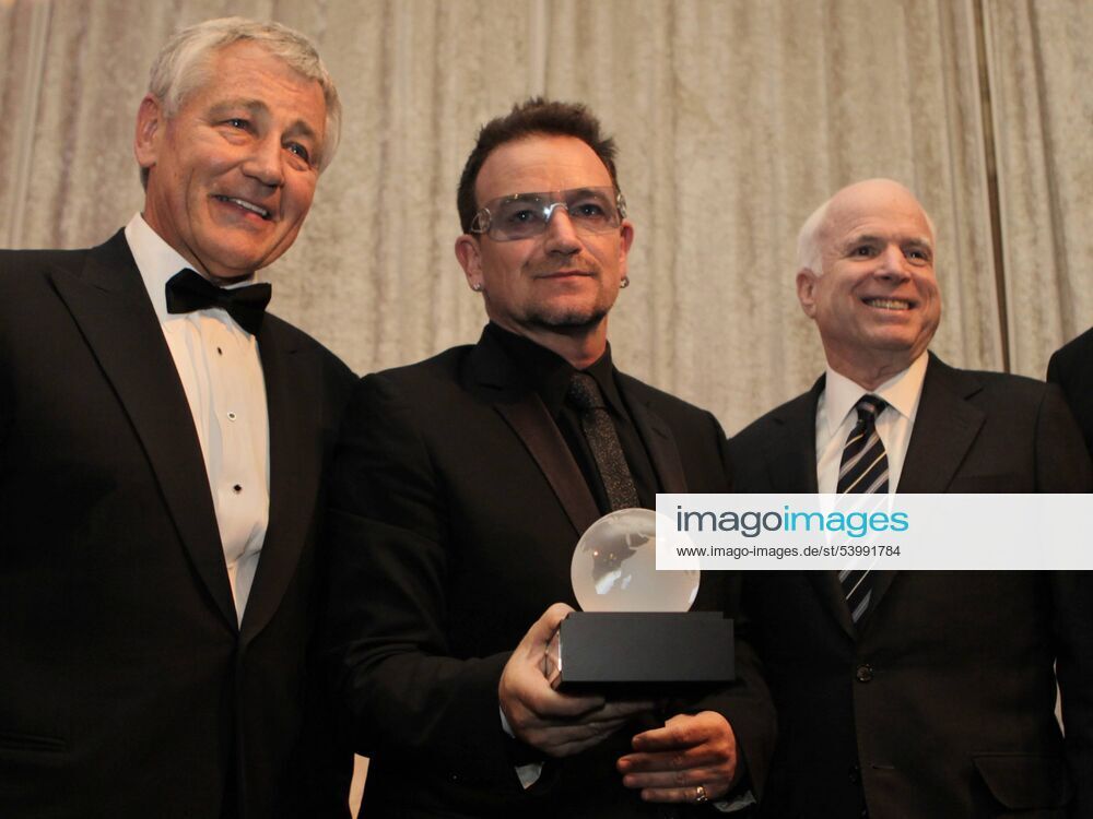 U2 lead singer Bono (C) holds the Distinguished Humanitarian Leadership Award next to Sen. John McCain (R), R-AZ.,and former Sen. Chuck Hagel, D-NE, at the Atlantic Council Annual awards dinner in Washington on April 28, 2010. WAPG2010042803