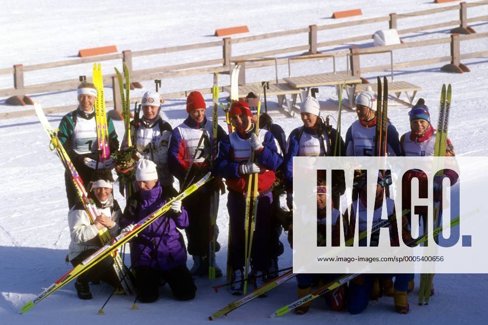 Siegerehrung 4x7,5km Staffel Olympische Spiele 1994 in Lillehammer: Olympiasieger Russland (Mitte) zwischen Deutschland (li.) und Frankreich Biathlon OS Winter Damen Olympische Spiele 1994, Winterspiele Totale Lillehammer