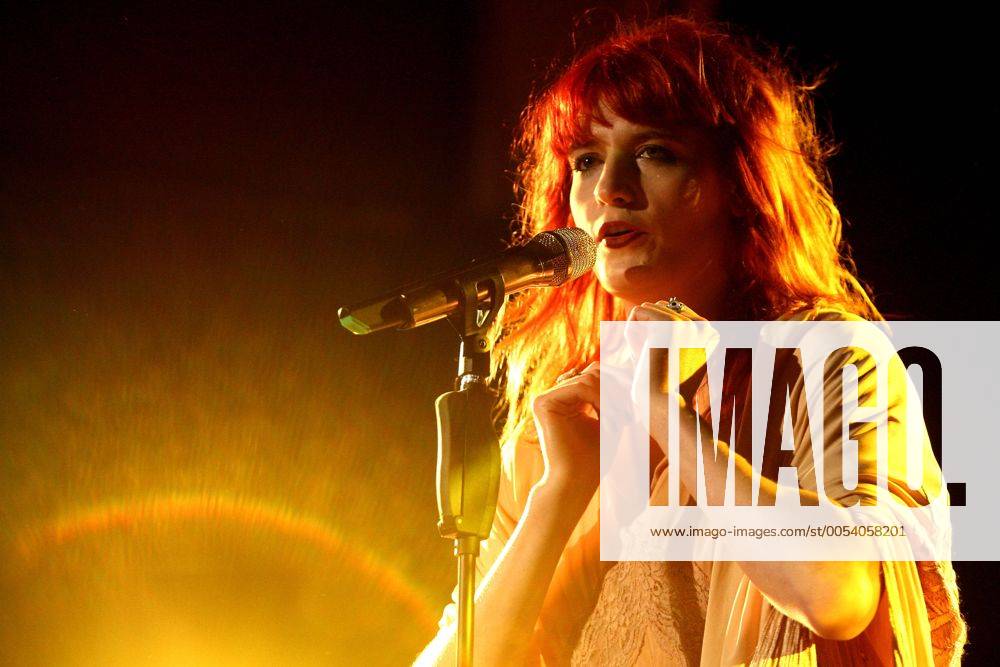 Sängerin Florence Welch ( GBR Florence And The Machine bürgl. Florence Mary Leontine Welch ) während eines JUMP-Radiokonzertes am 18.05.2010 im Anker , Leipzig.