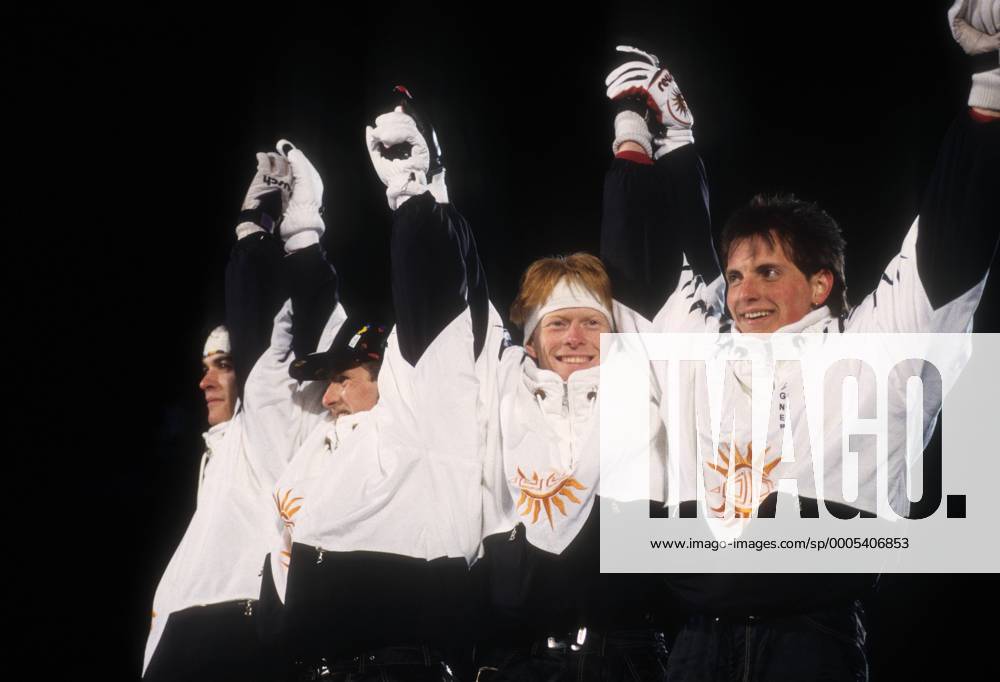 Team Deutschland, Olympiasieger 1994 in Lillehammer, v. li.: Hansjörg Jäkle, Jens Weißflog, Dieter Thoma und Christof Duffner Skispringen OS Winter Herren Olympische Spiele 1994, Winterspiele, Ski Nordisch, Skisport, Teamwertung, Teamwettbewerb Gruppe Lillehammer Freude,