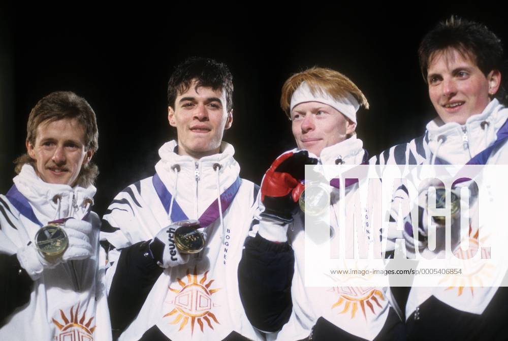 Team Deutschland, Olympiasieger 1994 in Lillehammer, v. li.: Jens Weißflog, Hansjörg Jäkle, Dieter Thoma und Christof Duffner Skispringen OS Winter Herren Olympische Spiele 1994, Winterspiele, Ski Nordisch, Skisport, Teamwertung, Teamwettbewerb Gruppe Lillehammer Freude,