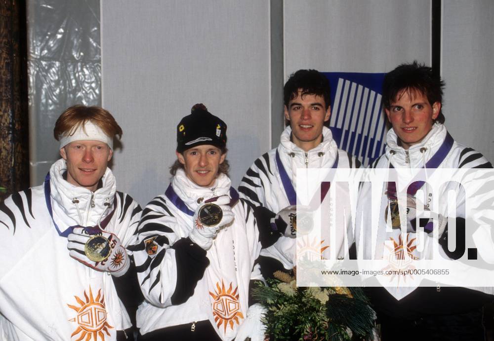 Team Deutschland, Olympiasieger 1994 in Lillehammer, v. li.: Dieter Thoma, Jens Weißflog, Hansjörg Jäkle und Christof Duffner Skispringen OS Winter Herren Olympische Spiele 1994, Winterspiele, Ski Nordisch, Skisport, Teamwertung, Teamwettbewerb Gruppe Lillehammer Freude,
