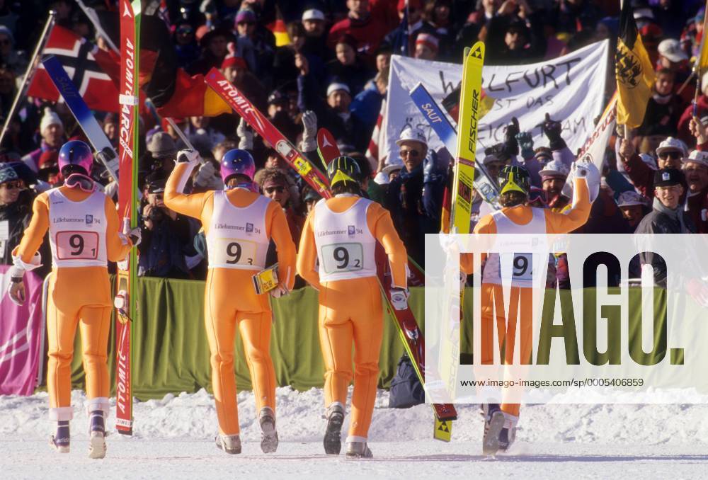 Team Deutschland, Olympiasieger 1994 in Lillehammer, v. li.: Hansjörg Jäkle, Dieter Thoma, Christof Duffner und Jens Weißflog Skispringen OS Winter Herren Olympische Spiele 1994, Winterspiele, Ski Nordisch, Skisport, Teamwertung, Teamwettbewerb Gruppe Lillehammer Freude, Begeisterung,