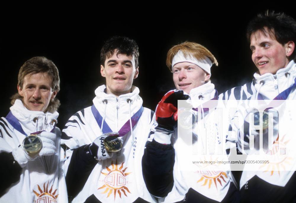 Team Deutschland, Olympiasieger 1994 in Lillehammer, v. li.: Jens Weißflog, Hansjörg Jäkle, Dieter Thoma und Christof Duffner Skispringen OS Winter Herren Olympische Spiele 1994, Winterspiele, Ski Nordisch, Skisport, Teamwertung, Teamwettbewerb Gruppe Lillehammer Freude,
