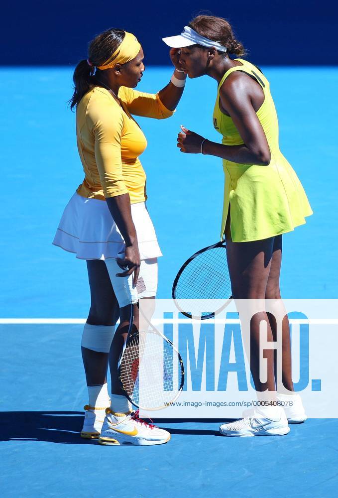 Serena (l) and Venus Williams, USA, in the women s doubles final of the 2010 Tennis Australian Open in Melbourne, 29 01 2010 -