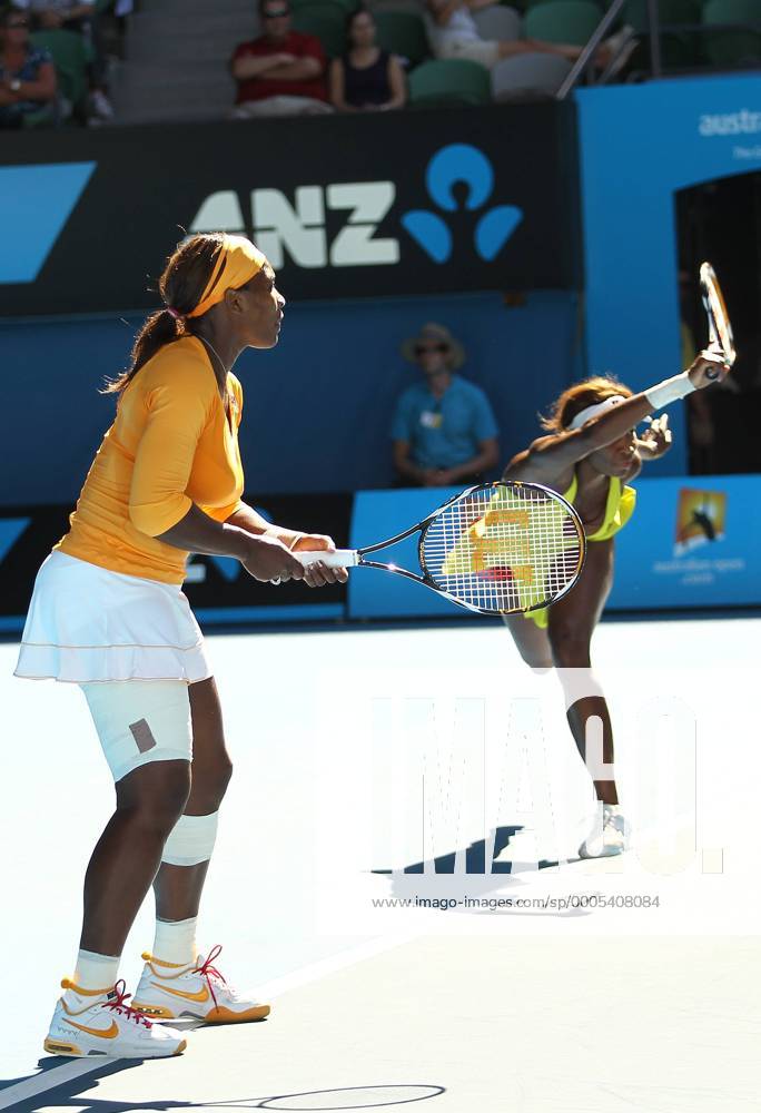 Serena (L) and Venus Williams, USA, in the women s doubles final of the 2010 Tennis Australian Open in Melbourne, 29 01 2010 -