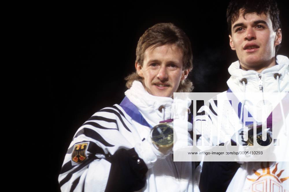 Jens Weißflog (li.) und Hansjörg Jäkle (beide Deutschland), Olympiasieger 1994 in Lillehammer im Teamwettbewerb Skispringen OS Winter Herren Olympische Spiele 1994, Winterspiele, Ski Nordisch, Skisport Gruppe Lillehammer Freude,
