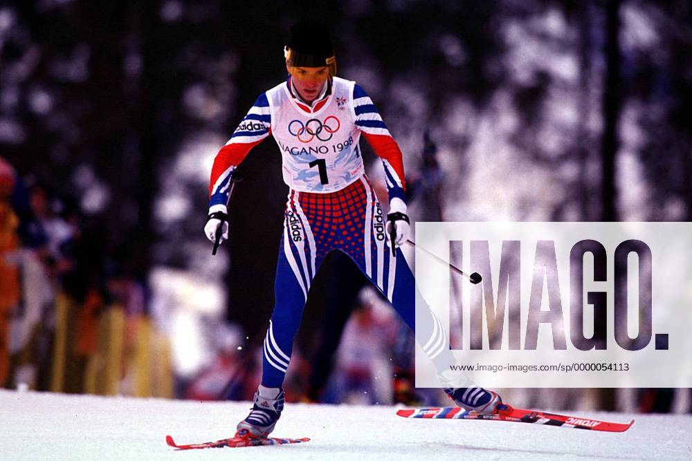 OLYMPIC LEGENDS: Larissa Lasutina Larissa Lazutina aus Rußland in der Loipe Nordischer Skilauf OS Winter Damen Winterspiele 1998, Olympische Spiele, Olympia, Olympiade: Ski Nordisch, Langlauf, Skilanglauf Einzelbild Hakuba - Kamishiro Nagano Dynamik,