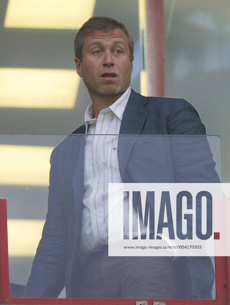 ITAR-TASS 83: MOSCOW, RUSSIA. AUGUST 1. The Chelsea FC owner Roman Abramovich watches his team s game vs. Lokomotiv (Russia) at the Russian Railways Cup in Moscow. 630125