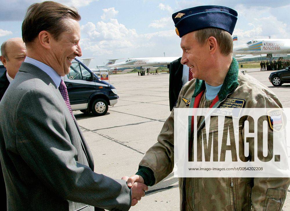 ITAR-TASS52. MOSCOW REGION, RUSSIA. AUGUST 16. Russian President Vladimir Putin (right) handshakes with Defence Minister Sergei Ivanov at the Chkalovsky air field prior to get in to a strategic Tu-160 bomber Pavel Taran to flow to the area of an exercise involving strategic aviation and the North Fleet. Highlight 173462