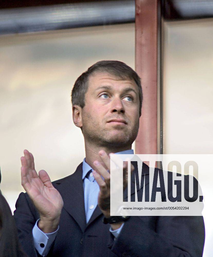 ITAR-TASS 01: MOSCOW, RUSSIA. SEPTEMBER 8. Chukotka s Governor Roman Abramovich watches qualifying match of World Championship 2006, Russia vs.Portugal from a grandstand. The game ended in a draw, 0-0. 177505