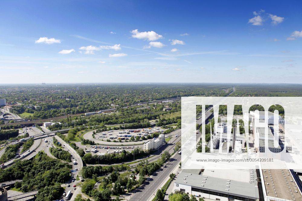 Das Berliner Messegelände am Funkturm, der Grunewald, die Avus-Raststätte sowie das Verwaltungsgebäude der Messe Berlin