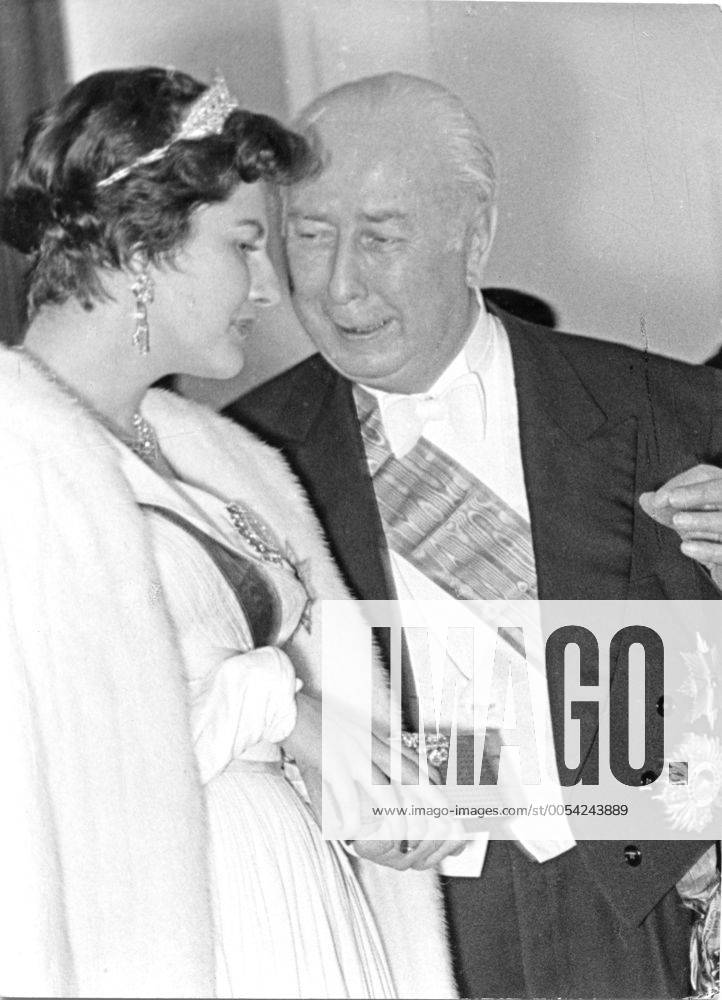 Kaiserin Soraya Esfandiary-Bakhtiari von Persien auf Staatsbesuch in Bonn, mit Bundespräsident Theodor Heuss - !AUFNAHMEDATUM GESCHÄTZT! UnitedArchives00178360
