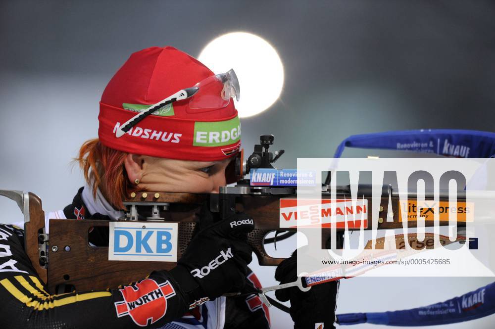 Kati WILHELM (Deutschland) Aktion Biathlon , 4x6km Staffel der Frauen 15.1.2010, o0 Sponsor, Werbepartner, Werbung, Wirtschaft DKB Salus erdgas