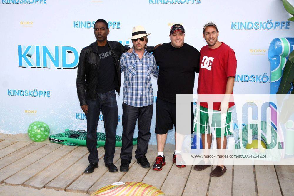 Die Hauptdarsteller (v.l.:) Chris Rock, David Spade, Kevin James und Adam Sandler bei der Premiere und Beach-BBQ ihres Films Kindsköpfe in Berlin