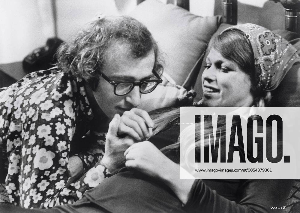 Bananas (1971) WOODY ALLEN (Fielding Mellish), LOUISE LASSER (Nancy) B153382 UnitedArchives99234