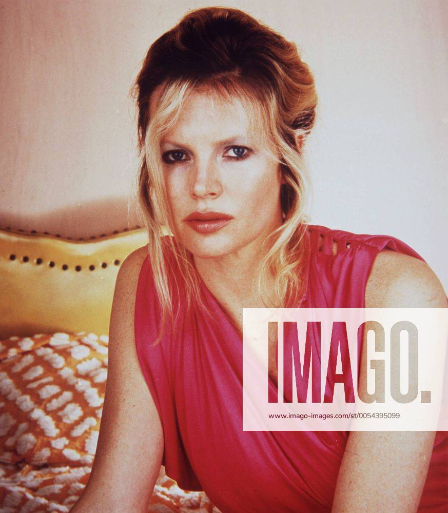 Eiskalte Leidenschaft (USA 1992) Heather Evans (KIM BASINGER) wird für den angesehenen Psychiater Isaac Barr zur tödlichen Bedrohung. 36640--1-50788 , 13kpaLeiden3 UnitedArchives19866