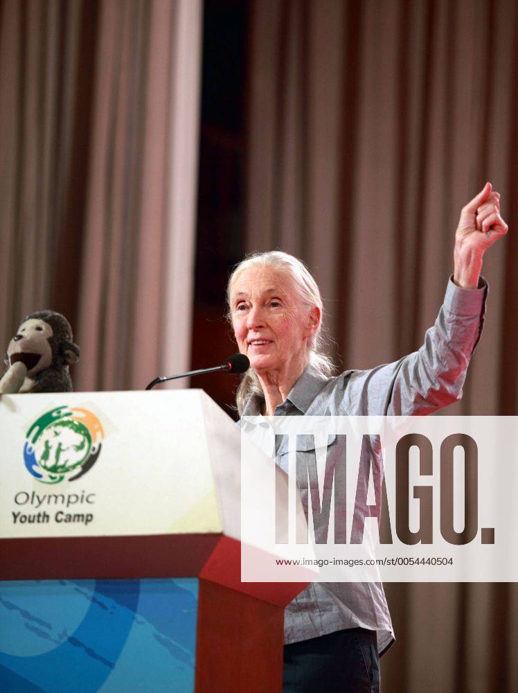 IMAGO ICONS: Jane Goodall (100918) -- BEIJING, Sept. 18, 2010 (Xinhua) -- Dr. Jane Goodall addresses a summit at Beijing 101 Middle School in Beijing, capital of China, on Sept. 18, 2010. The summit, featuring biological diversity this year, was held by Roots and Shoots. Roots and Shoots is a youth environmental educational program initiated by Dr. Jane Goodall, Mother of Chimpanzees , in Tanzania in 1991. Goodall is one of the most respected women scientist-activists of the 20th century. For over 45 years, since her 20s, the English-native has studied chimpanzees in Africa. She received the United Nations Messenger of Peace award in 2002. (Xinhua Luo Wei) (lb) CHINA-BEIJING-JANE GOODALL-ROOTS and SHOOTS (CN)