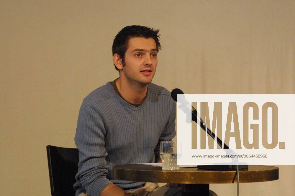 Giuliano Musio, Teilnehmer des 11. Open Mike in Berlin in den Räumen der Backfabrik Berlin. Fotografiert am 09.11. 2003