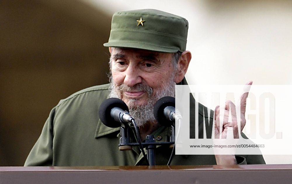 (100928) -- HAVANA, Sept. 28, 2010 (Xinhua) -- Former Cuban leader Fidel Castro speaks during a gathering to commemorate the 50th anniversary of the Committee in Defense of Revolution in Havana, Cuba, Sept. 28, 2010. (Xinhua Joaquin Hernandez) (zw) CUBA-HAVANA-FIDEL CASTRO