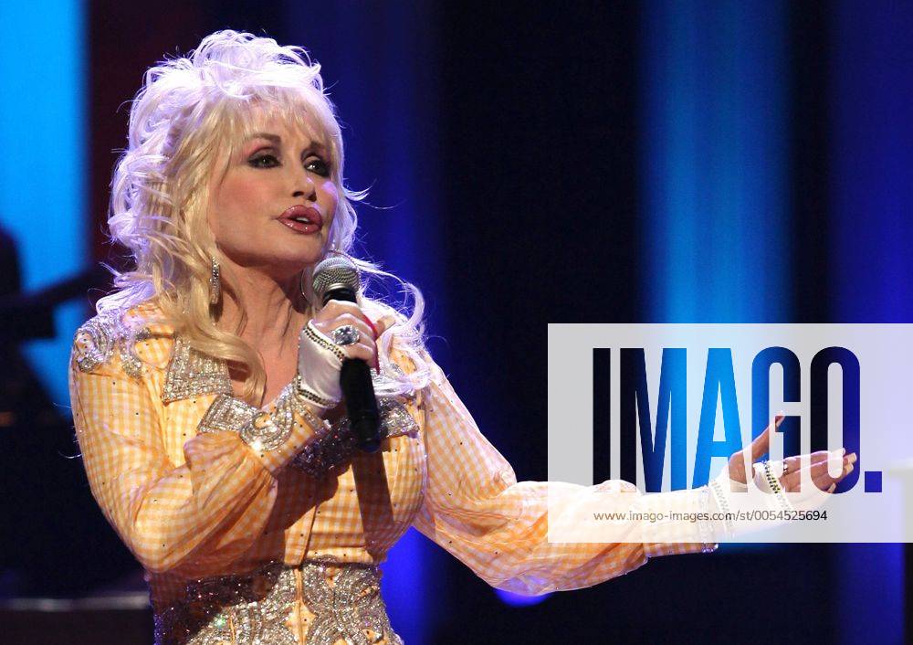 Dolly Parton, die Sängerin beim Grand Ole Opry 85. Birthday Bash am 9.10.2010 in Nashville Dolly Parton Konzert in Nashville, 2010