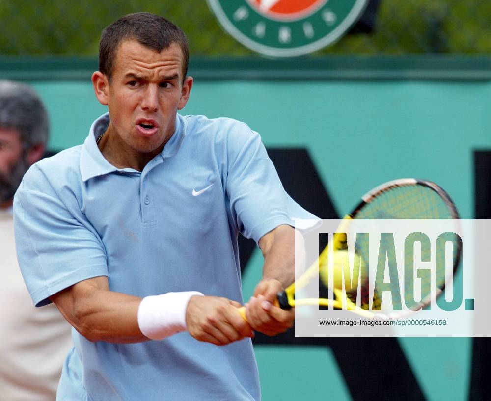 Dominik Hrbaty (Slowakei) - beidhändige Rückhand Tennis Herren French Open 2002, ATP-Tour, Grand Slam, Sand, Sandplatz, Sandplatztennis, Sandplatzturnier Einzelbild Roland Garros Paris