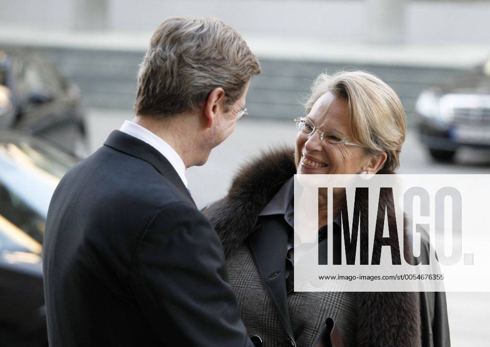 Bundesaußenminister Guido Westerwelle empfängt die neue französische Außenministerin Michele Alliot-Marie , zu ihrem Antrittsbesuch in Berlin. Foto: Bundesaußenminister Guido Westerwelle, französische Außenministerin Michele Alliot-Marie