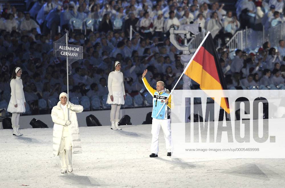 Einmarsch der Nationen, Deutschland, GER, Fahnentraeger Andre LANGE (Bob) , Nation, Mannschaft, Team, Eröffnungsfeier am 12.02.2010 XXI. Olympische Winterspiele 2010, vom 12.02. - 28.02.2010 in Vancouver Kanada Bobsport
