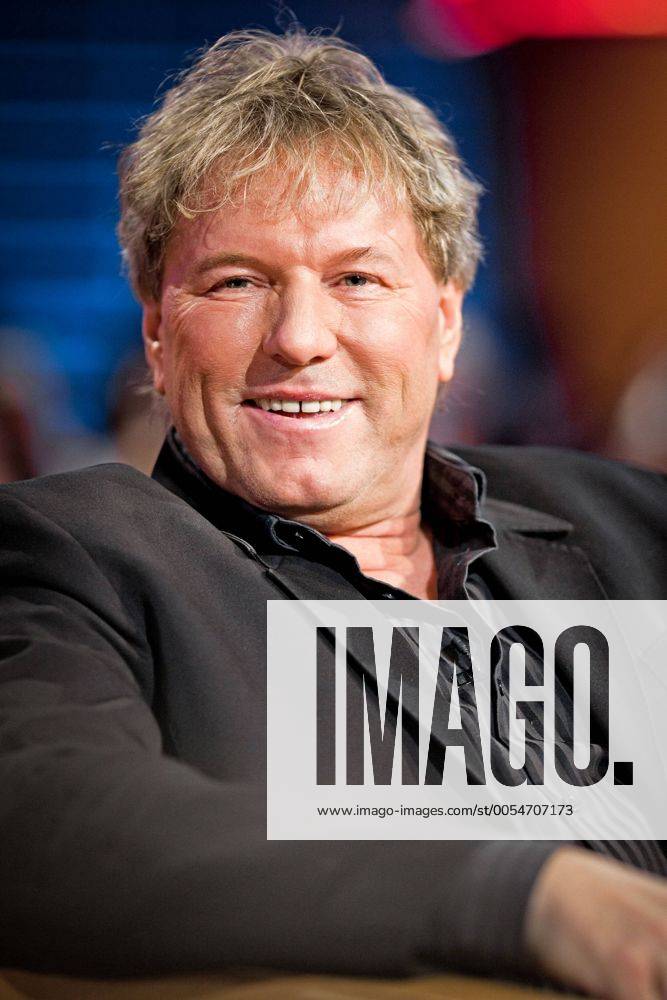 MDR - Riverboat. Sänger Bernhard Brink ( GER ). Sänger Bernhard Brink ( GER ) anläßlich der MDR - Talkshow Riverboat am 03.12.2010 im Studio 3 der Mediacity Leipzig.