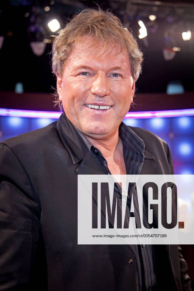 MDR - Riverboat. Sänger Bernhard Brink ( GER ). Sänger Bernhard Brink ( GER ) anläßlich der MDR - Talkshow Riverboat am 03.12.2010 im Studio 3 der Mediacity Leipzig.