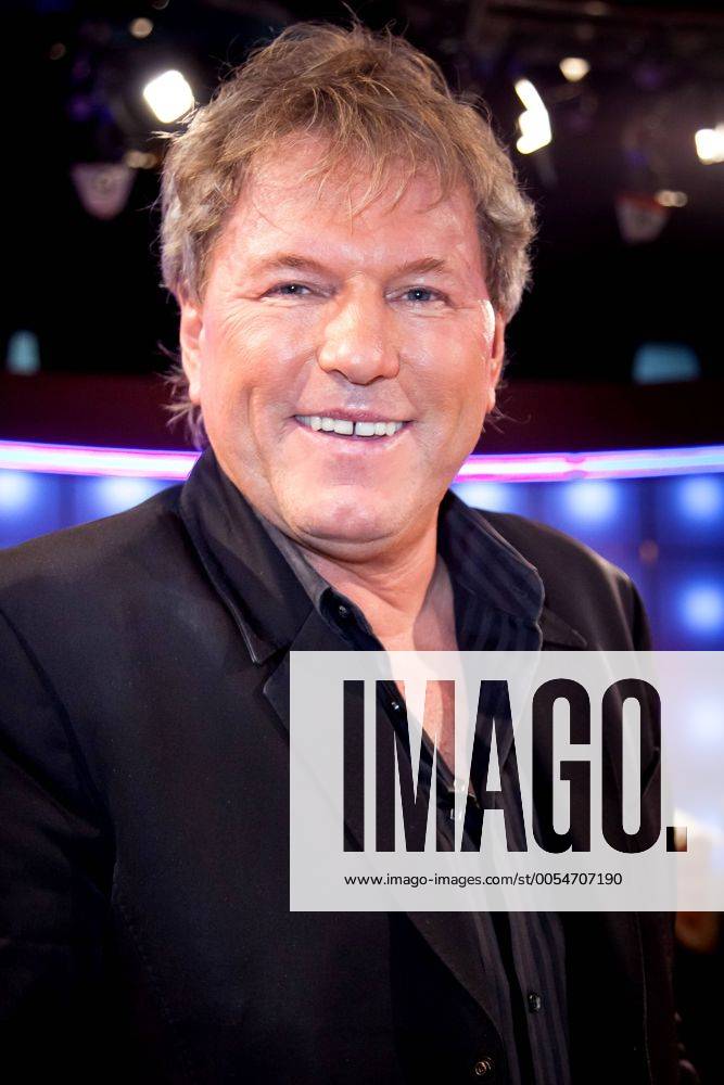 MDR - Riverboat. Sänger Bernhard Brink ( GER ). Sänger Bernhard Brink ( GER ) anläßlich der MDR - Talkshow Riverboat am 03.12.2010 im Studio 3 der Mediacity Leipzig.
